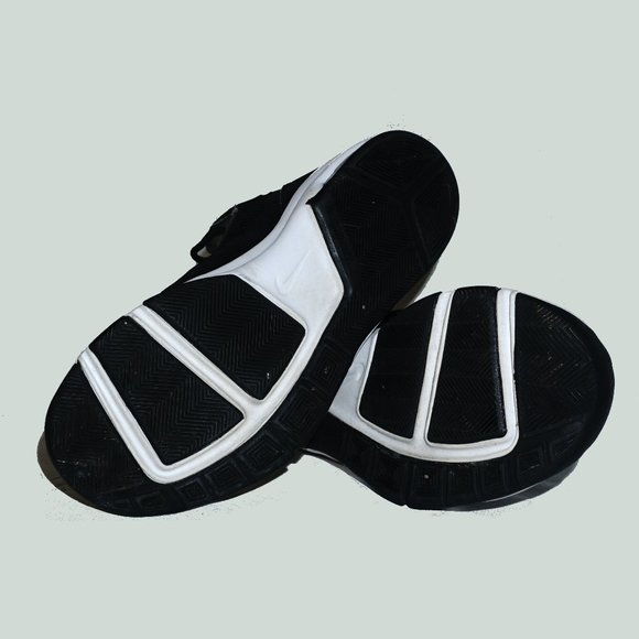 Nike NWOT Airmax Stutter Step 2 boy's 5Y sneakers - Picture 5 of 6